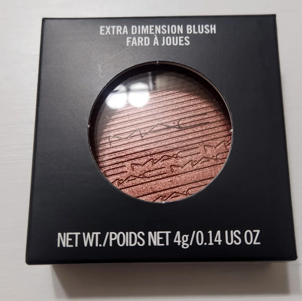 MAC Hard To Get Extra Dimension Blush - Picture 6 of 9